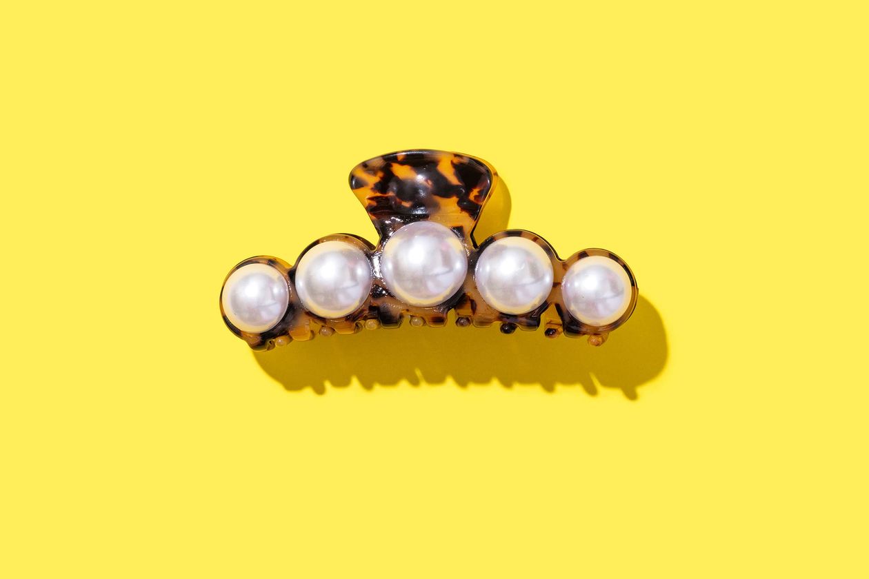 TAYLOR ELLIOTT DESIGNS Brown Tortoise Claw Hair Clip with Pearl Beads