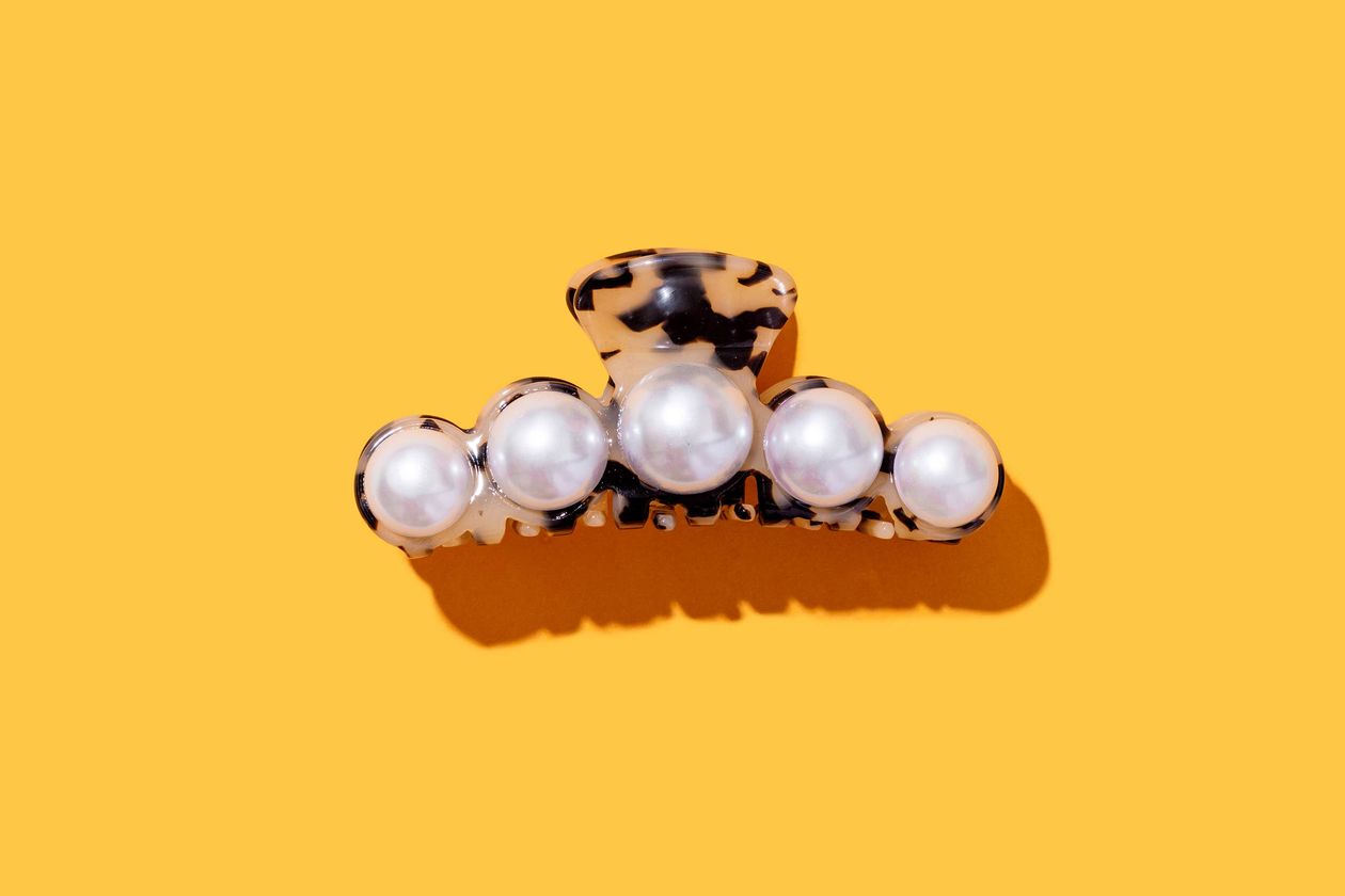 TAYLOR ELLIOTT DESIGNS Blonde Claw Hair Clip w Pearl Beads- Black Tortoise