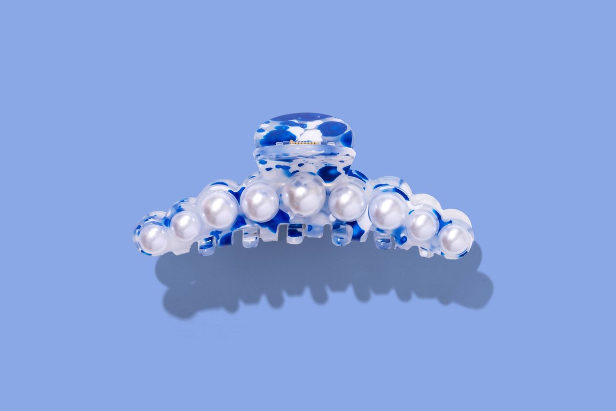 TAYLOR ELLIOTT DESIGNS Claw Hair Clip - Blue  White Fluid w Pearl Beads