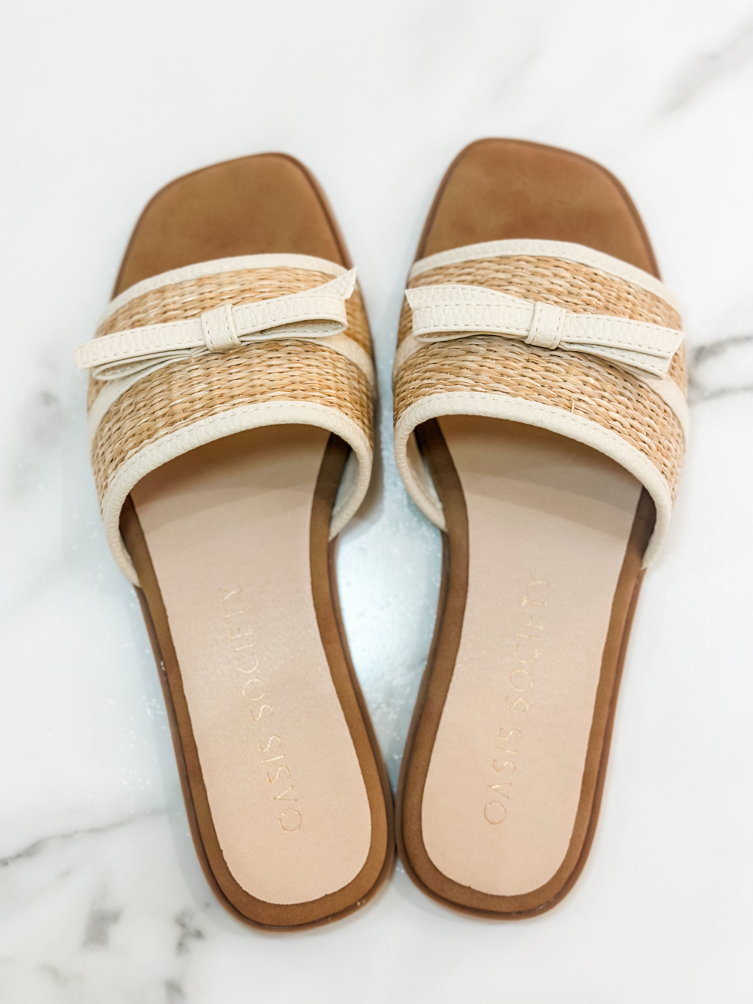 OASIS SOCIETY The Andrea Natural Bow Raffia Slide