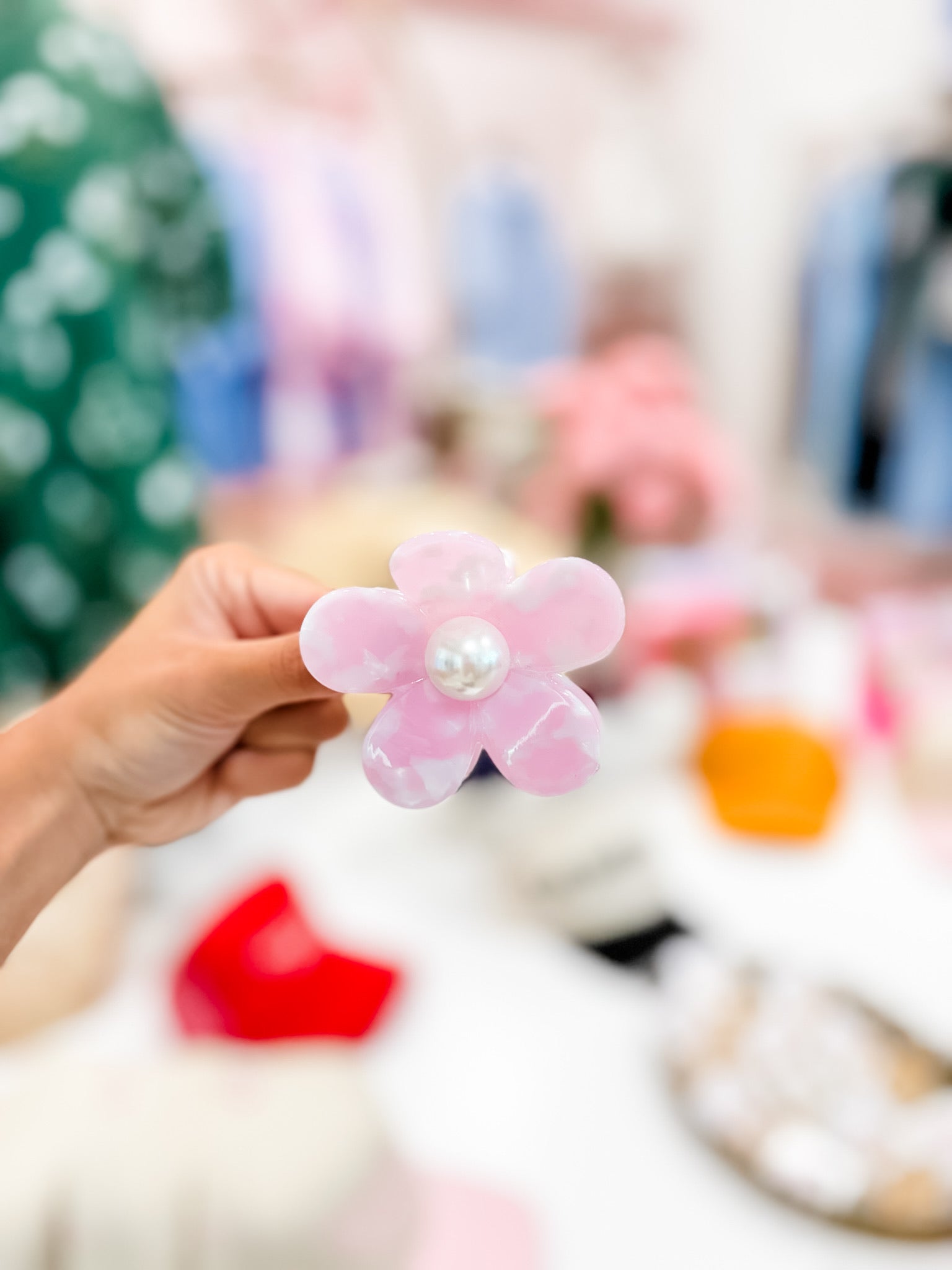 LINNY CO Gigi Hair Clip - Pearl Center- Pink