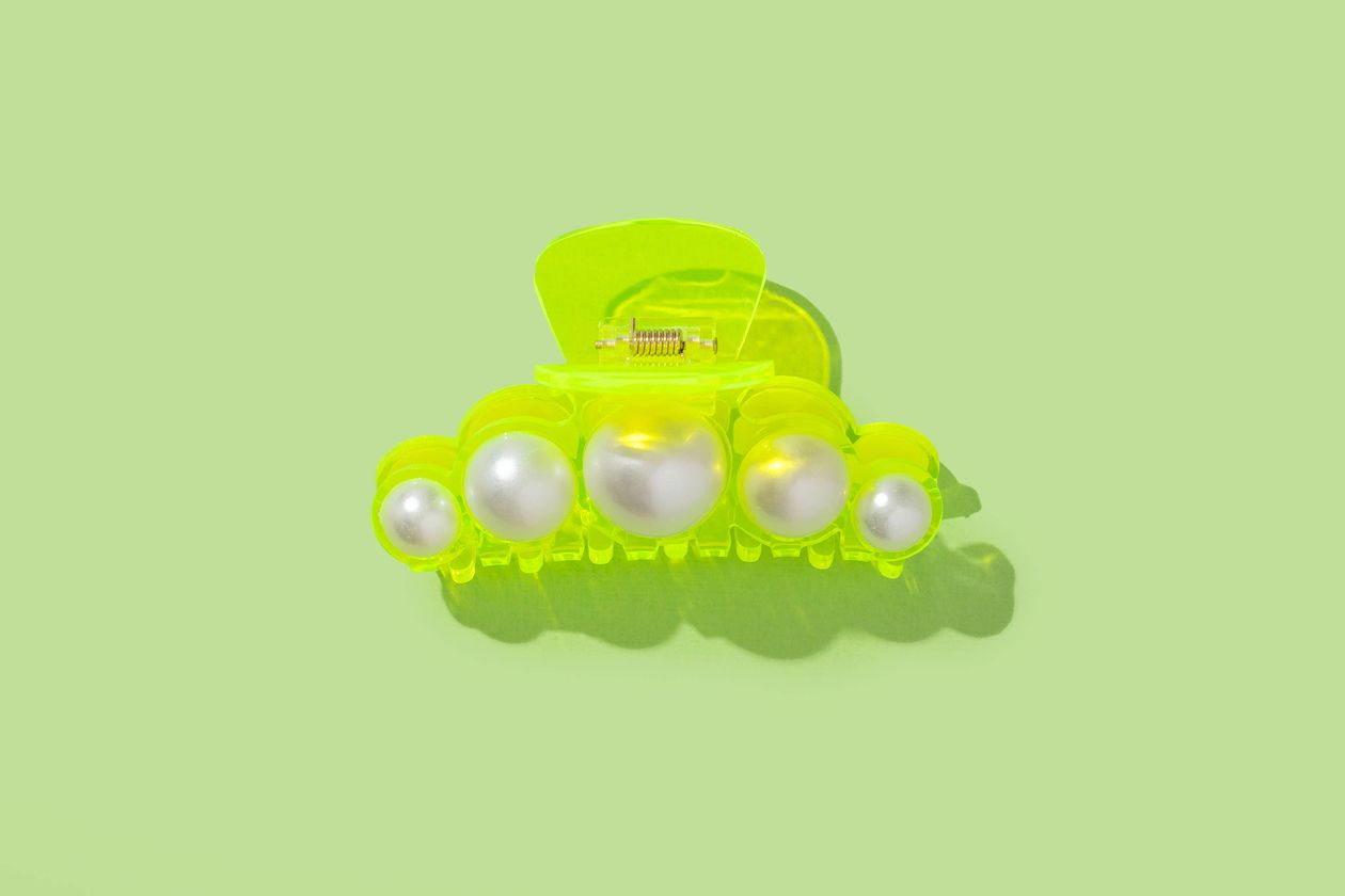 TAYLOR ELLIOTT DESIGNS Large Claw Hair Clip - Neon Green w/ Pearl Beads